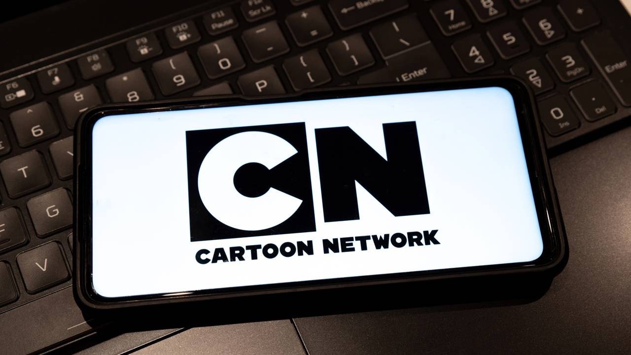 Logo do Cartoon Network em smartphone, emissora tema de vasto vazamento de dados de produ&ccedil;&atilde;o [Cr&eacute;ditos: depositphotos.com / peterG05] -  (crédito: Cr&eacute;ditos: depositphotos.com / peterG05)