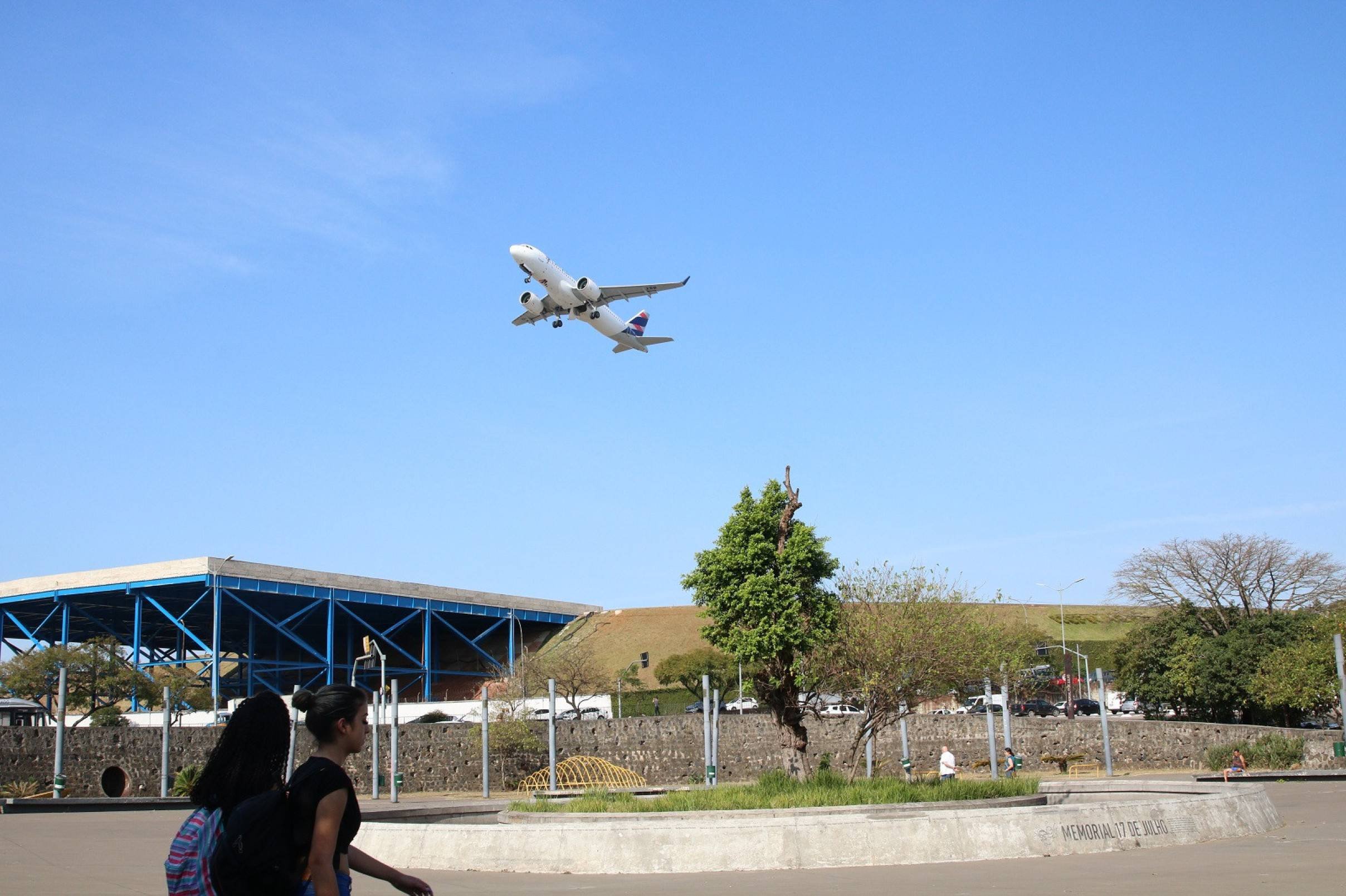Azul investigará decolagem de avião que seguia para Confins