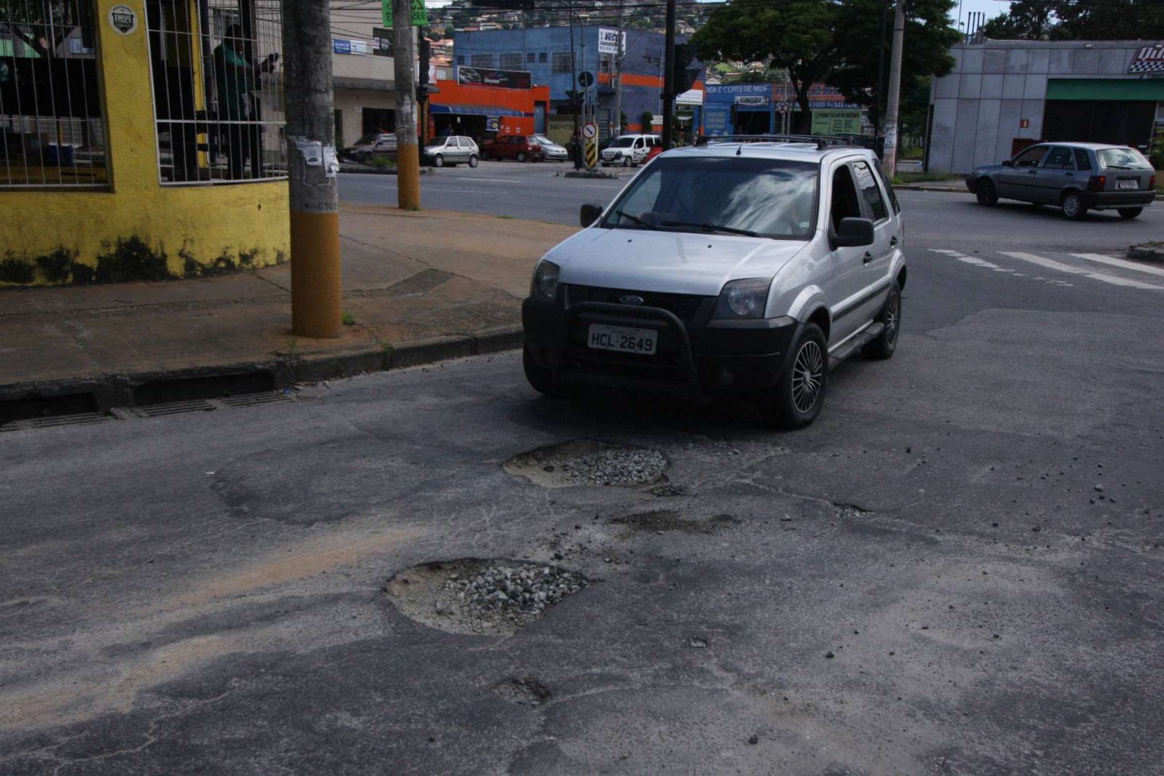 Avenida de BH começa a operar trecho em mão inglesa nesta quarta (14/10)