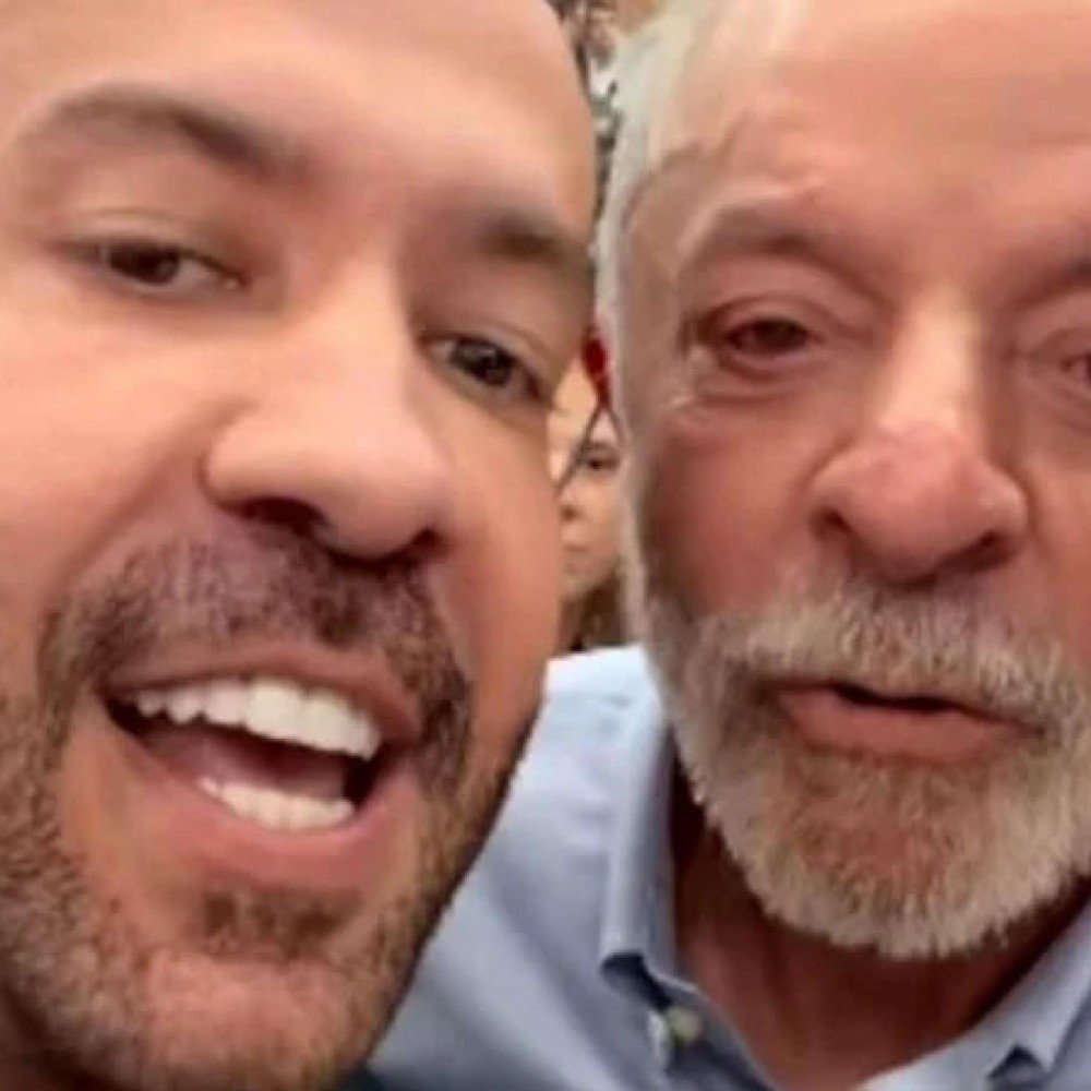 Janones pede liberação imediata do canal 'Exército do Lula' no WhatsApp