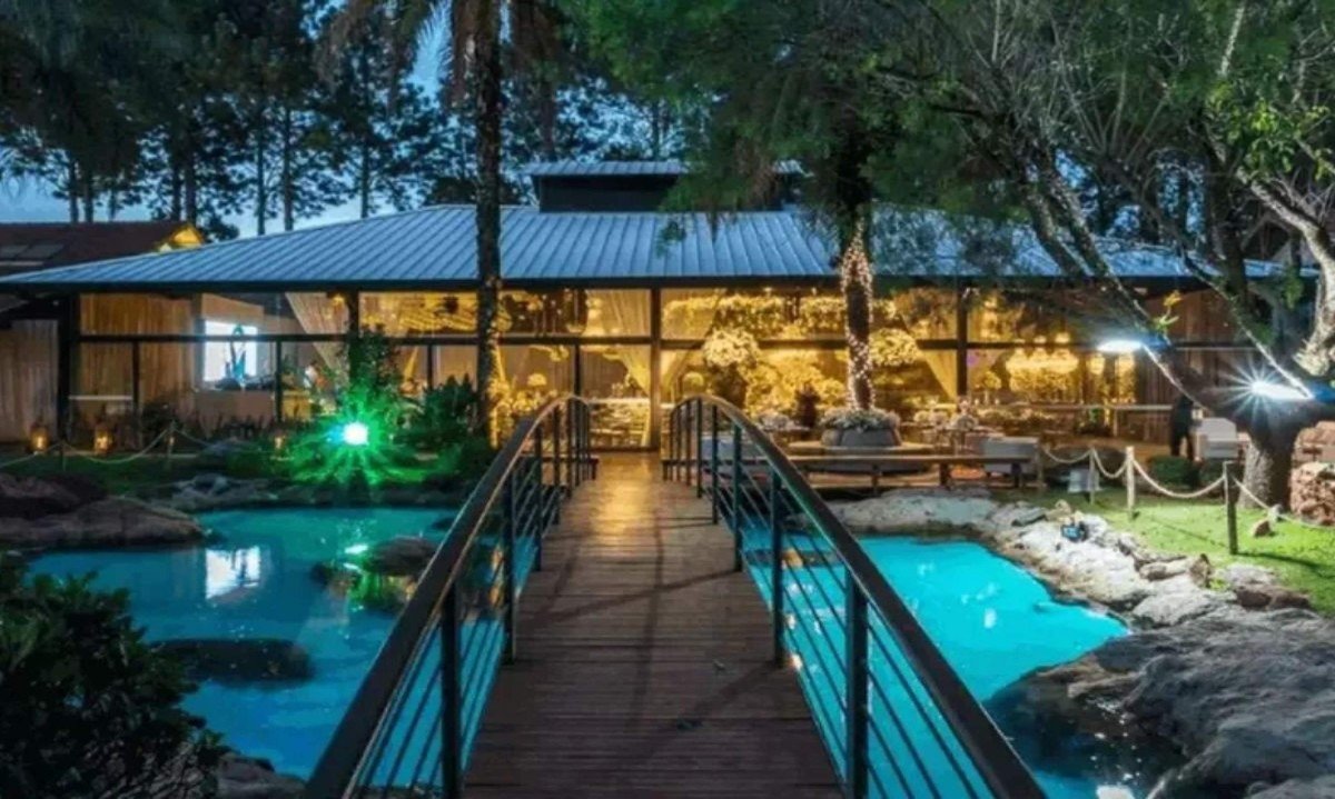 O Espaço Mariângela fica no Jardim Canadá, em Nova Lima, e conta com áreas externas que integram a paisagem do local - (crédito: Réveillon ALIVE / Divulgação)