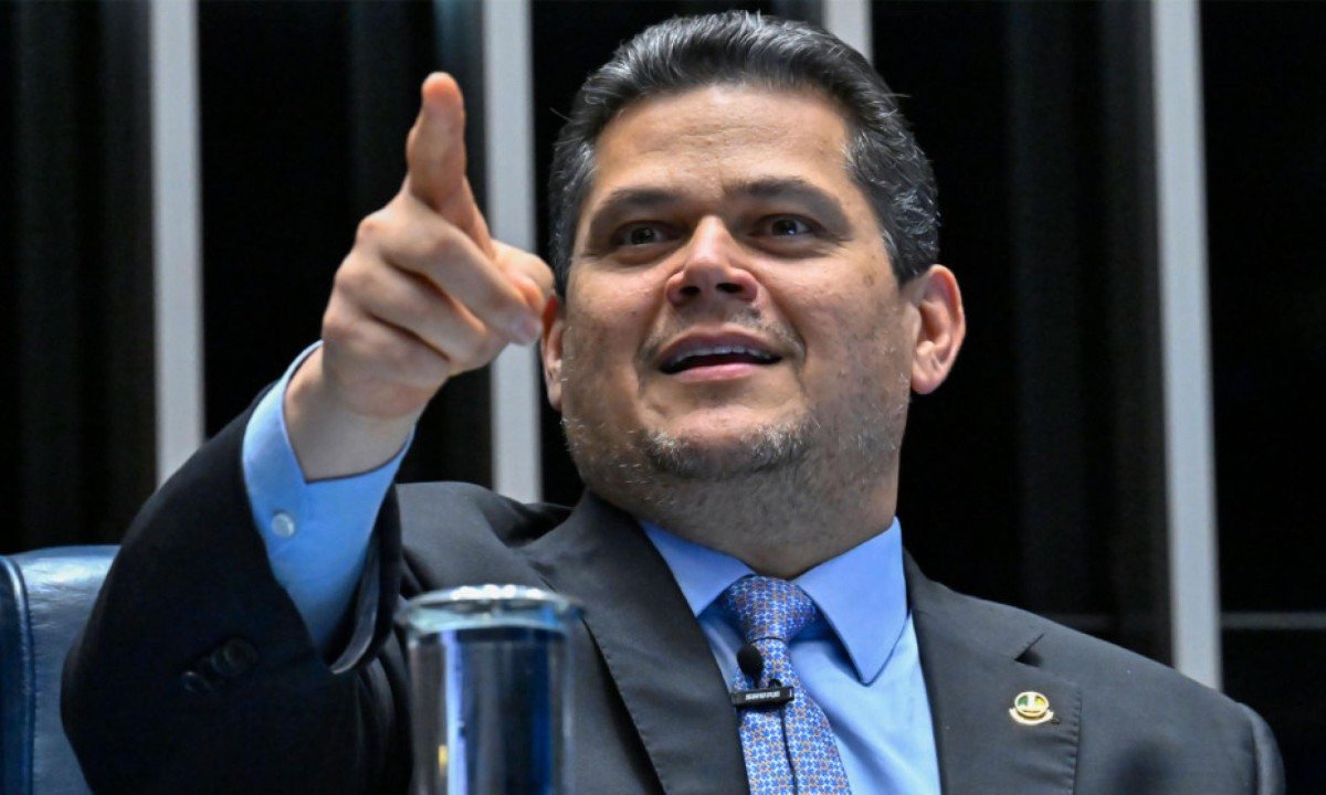 Cortejado por aliados de Flávio e de Lula, Alcolumbre parece ter escolhido um lado - (crédito: Foto: Waldemir Barreto/Agência Senado)