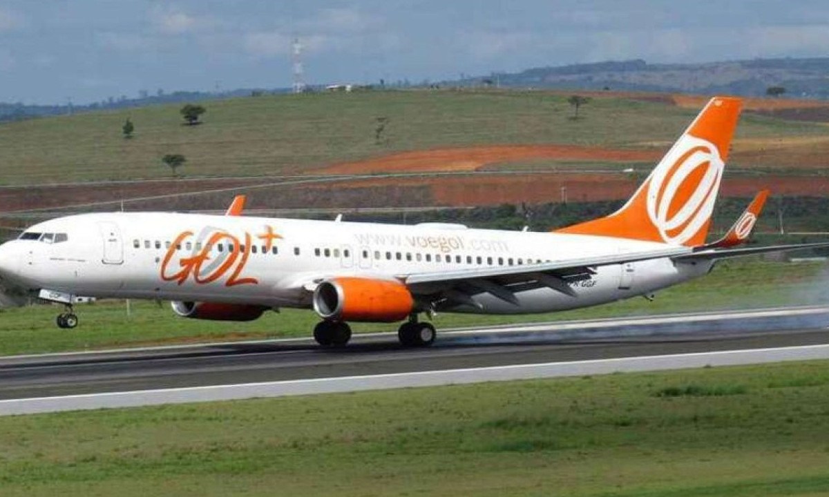 Aeronave da GOL Linhas Aéreas em operação, enquanto a companhia anuncia suspensão de 11 rotas devido ao custo do combustível - (crédito: Matheus Adler/EM/D.A Press)