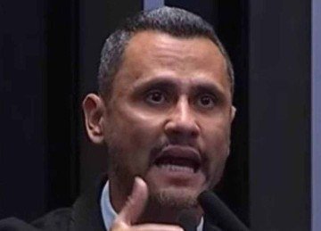 Governador eleito de Minas Gerais, Cleitinho Azevedo discursou na noite desta quarta-feita (14/10), durante votação da PEC do fim da escala 6x1 -  (crédito: TV Senado)
