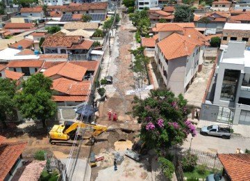 Temporal que atingiu a capital mineira entre a noite de terça-feira (13/10) e a manhã desta quarta-feira (14/10) provou diversos problemas pela cidade, um deles foi na Rua José Moreira, no Tirol, na Região do Barreiro -  (crédito: Leandro Couri/EM/D.A. Press)