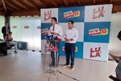 Camilo Santana destacou que as supostas interferências ocorrem em meio a mobilizações de movimentos sociais em apoio a Lula  -  (crédito: Francisco Artur de Lima)