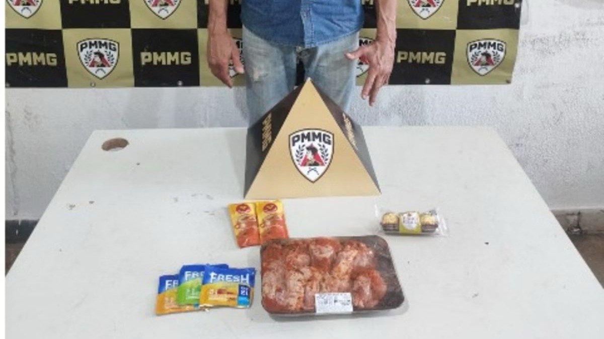 Pol&iacute;cia Militar de Minas Gerais exibe produtos recuperados de furto a supermercado em Uberaba -  (crédito: PMMG/Divulga&ccedil;&atilde;o)