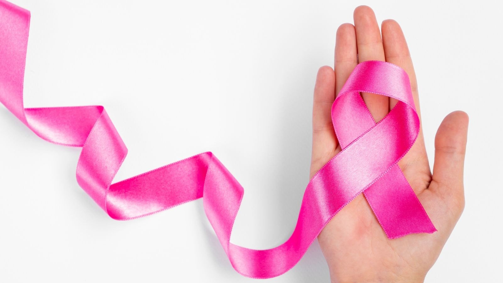 A fita rosa representa a conscientiza&ccedil;&atilde;o e a preven&ccedil;&atilde;o do c&acirc;ncer de mama, pilares do Outubro Rosa e das novas regras de cobertura -  (crédito: Freepik)