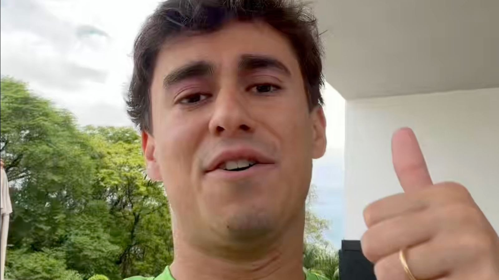 Nikolas Ferreira divulgou um v&iacute;deo nas redes sociais em que ironiza a esquerda e convoca para atos a favor de Fl&aacute;vio Bolsonaro -  (crédito: Reprodu&ccedil;&atilde;o/X @nikolas_dm)