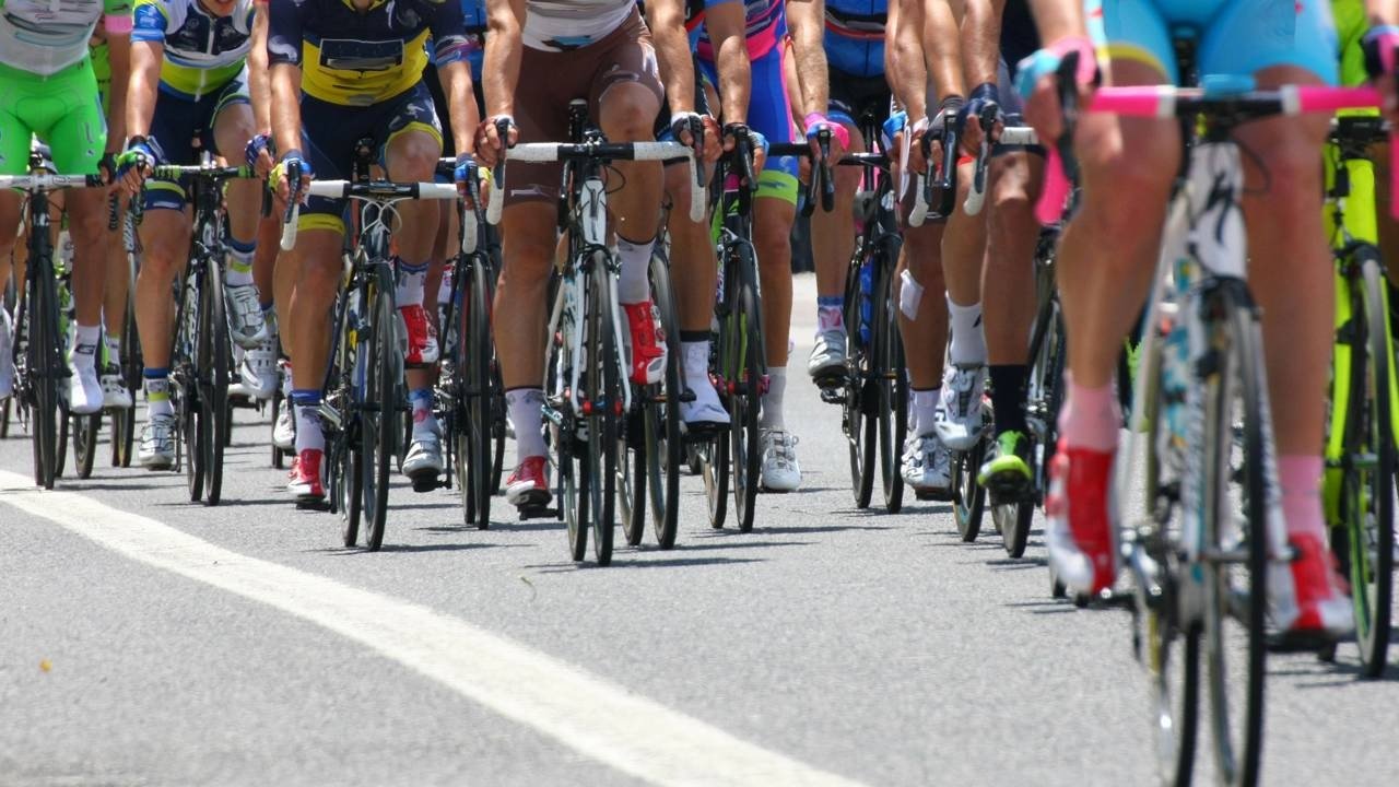 O desempenho de jovens ciclistas em competi&ccedil;&otilde;es levanta debates e suspeitas de doping, tema central na discuss&atilde;o esportiva atual -  (crédito: depositphotos.com / ChiccoDodiFC)