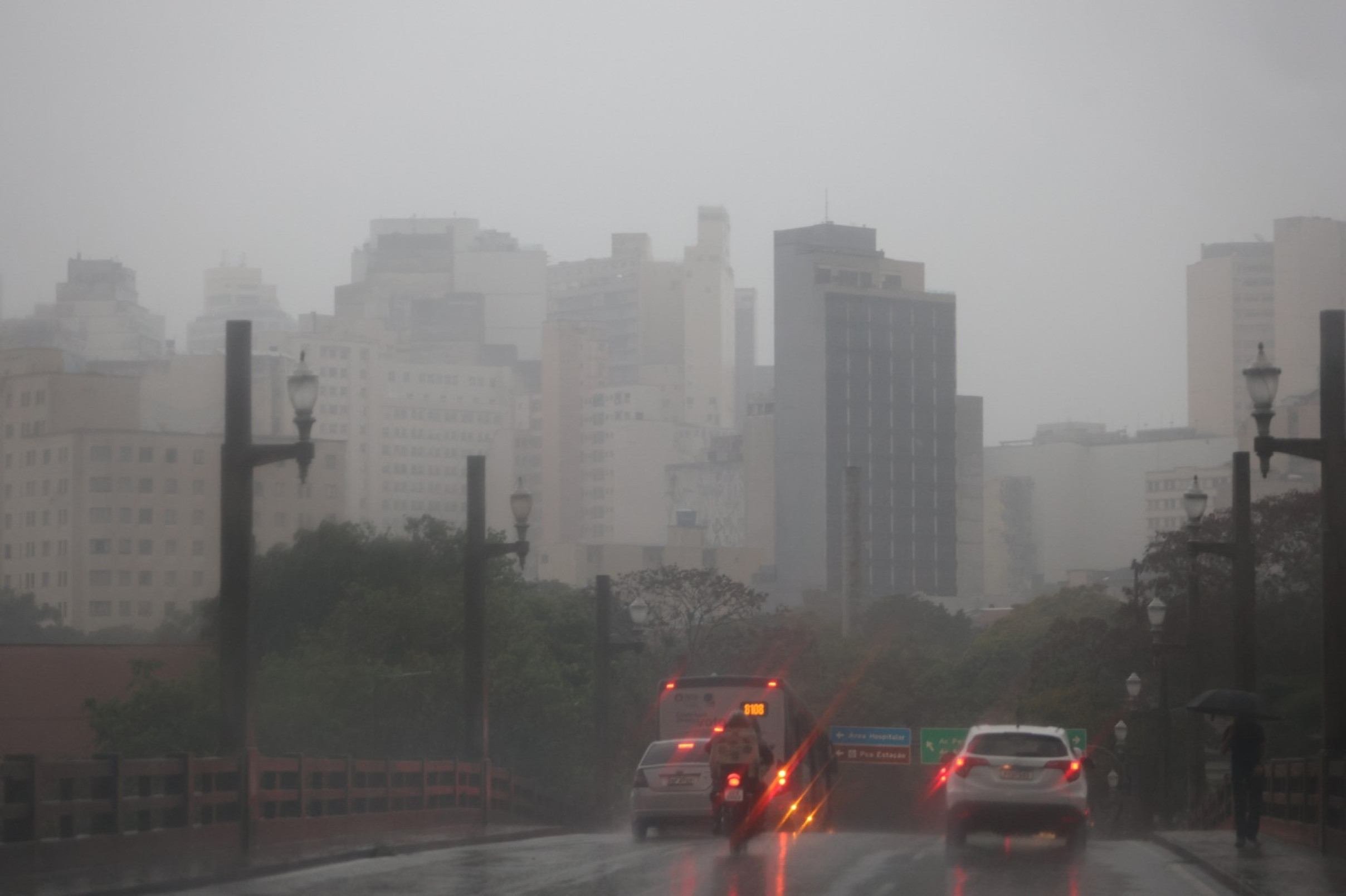 Alerta: BH pode ter chuva com raios e ventos de até 50 km/h