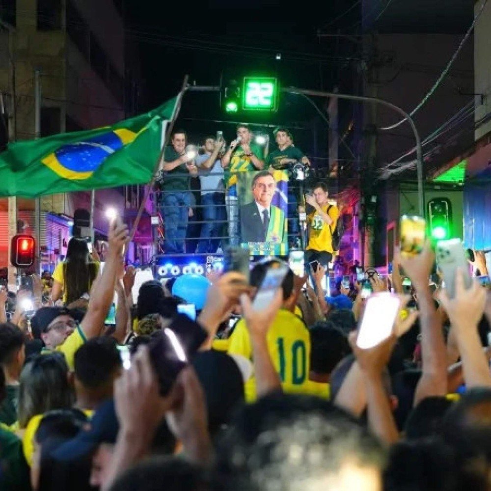 Flávio em Minas: "Quem está com saudades do Bolsonaro aí?"