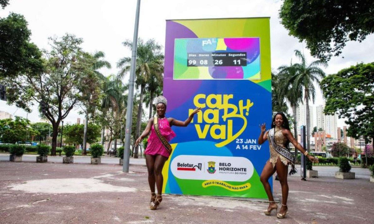 Totem de 4 metros de altura é instalado em Belo Horizonte para contagem regressiva de 100 dias para carnaval da capital de 2027 - (crédito: Júnia Garrido/PBH)
