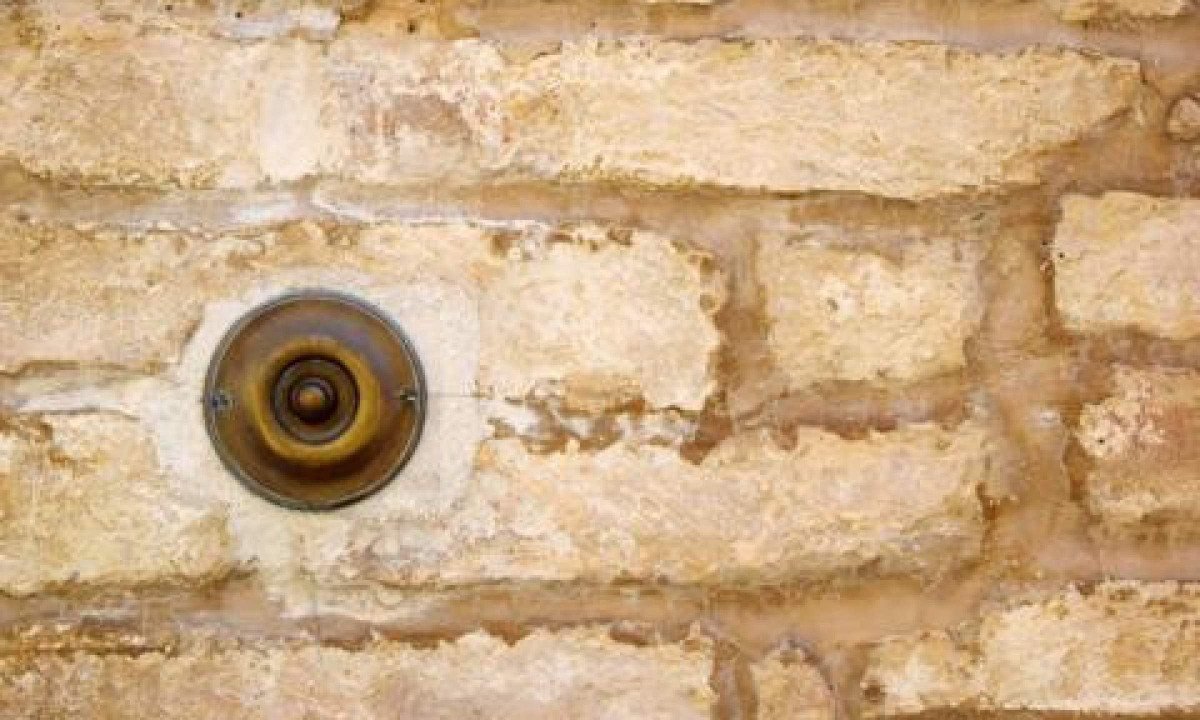 A campainha era tocada por tantos outros. Pedintes a maioria - (crédito: Pixabay)