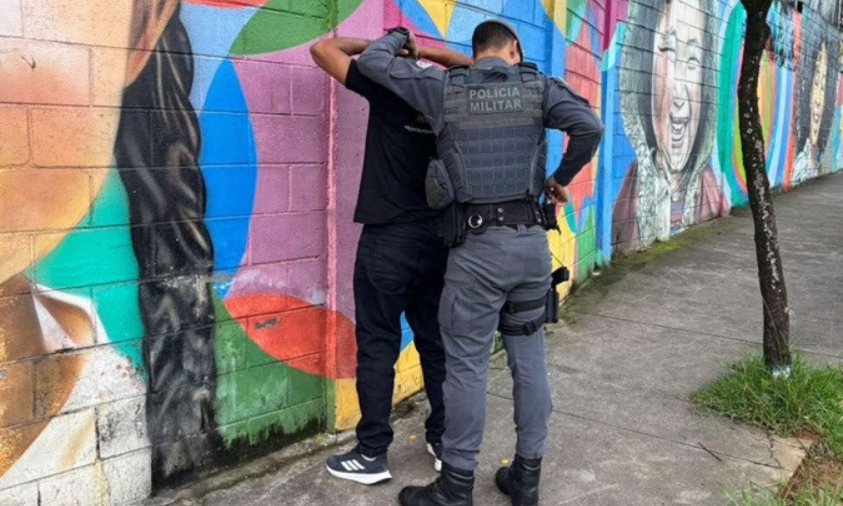 Homem de 32 anos, investigado por homicídio cometido em Betim, é preso em São Paulo depois de passar oito anos foragido - (crédito: Reprodução/MPMG)