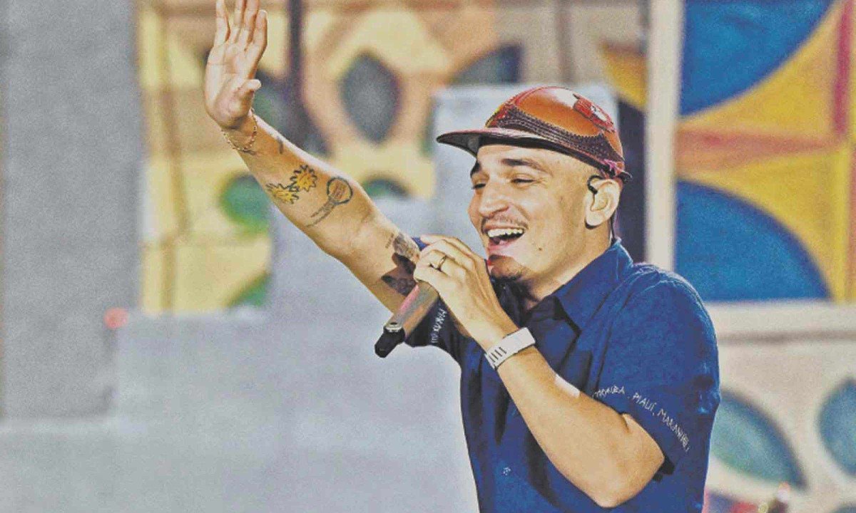 João Gomes estará domingo em Inhotim, com ingressos esgotados, e volta em dezembro para cantar na Esplanada do Mineirão - (crédito: Pablo Porciúncula/AFP)