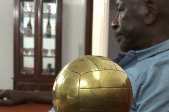 Restos mortais de vencedor da Bola de Ouro voltarão ao país para despedida