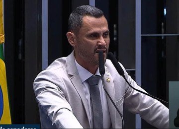 Senador Cleitinho Azevedo fez discurso emocionado nesta quinta-feira (15/10) -  (crédito: TV Senado )