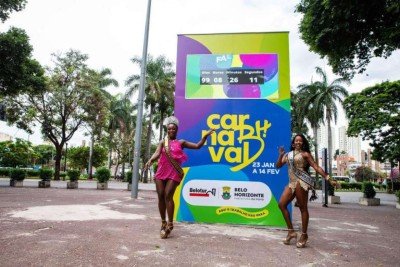 Totem de 4 metros de altura é instalado em Belo Horizonte para contagem regressiva de 100 dias para carnaval da capital de 2027 -  (crédito: Júnia Garrido/PBH)