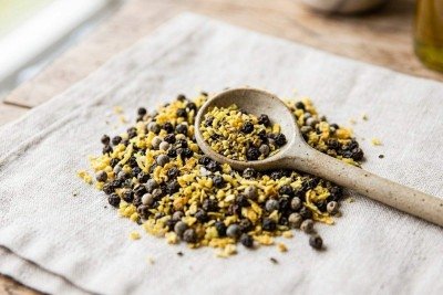 O tempero lemon pepper combina pimenta e toques cítricos -  (crédito: Imagem ilustrativa gerada por IA)