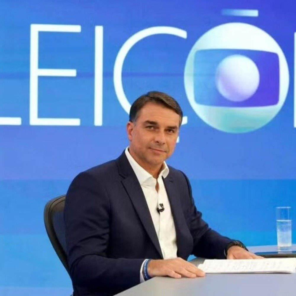 Globo se manifesta sobre almoço com Flávio Bolsonaro antes de sabatina
