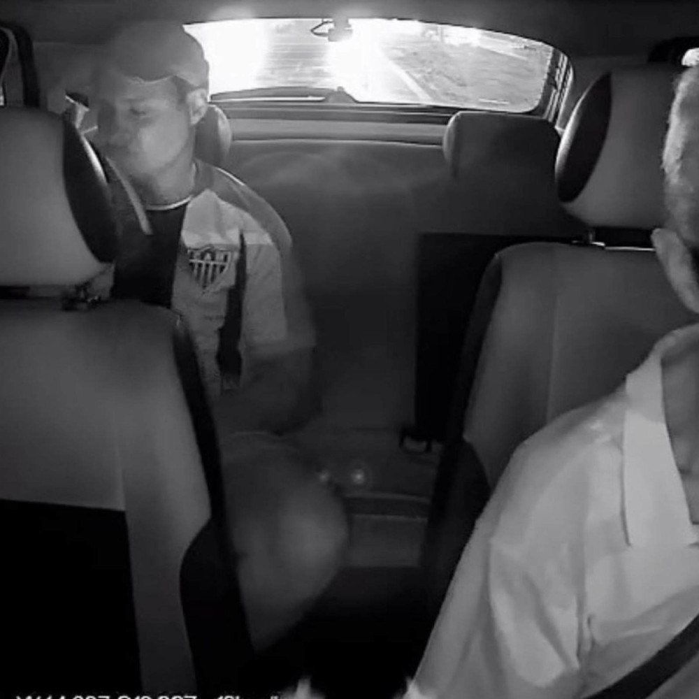 Torcedor do Galo é furtado dentro de carro de app a caminho de jogo; veja o vídeo