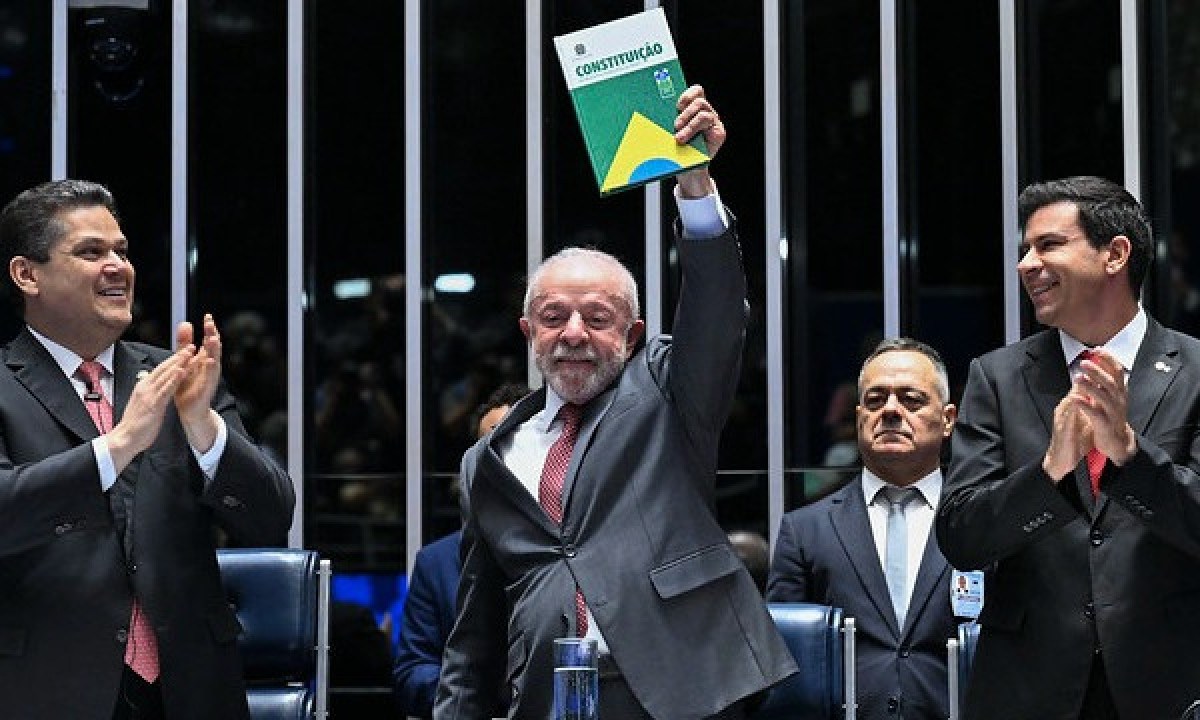 Presidente Lula celebra a promulgação da emenda constitucional que altera a jornada de trabalho, um avanço histórico para os trabalhadores - (crédito: Edilson Rodrigues/Agência Senado)