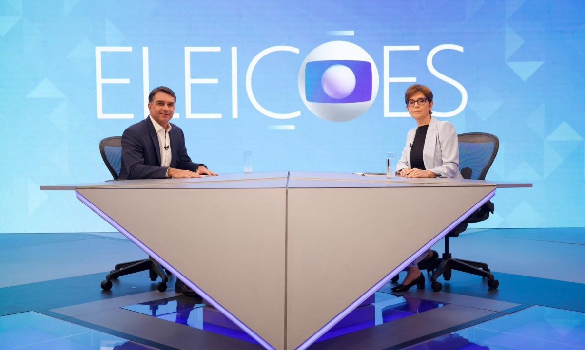 Flávio Bolsonaro durante sabatina com Renata Lo Prete na TV Globo - (crédito: TV Globo/Divulgação)