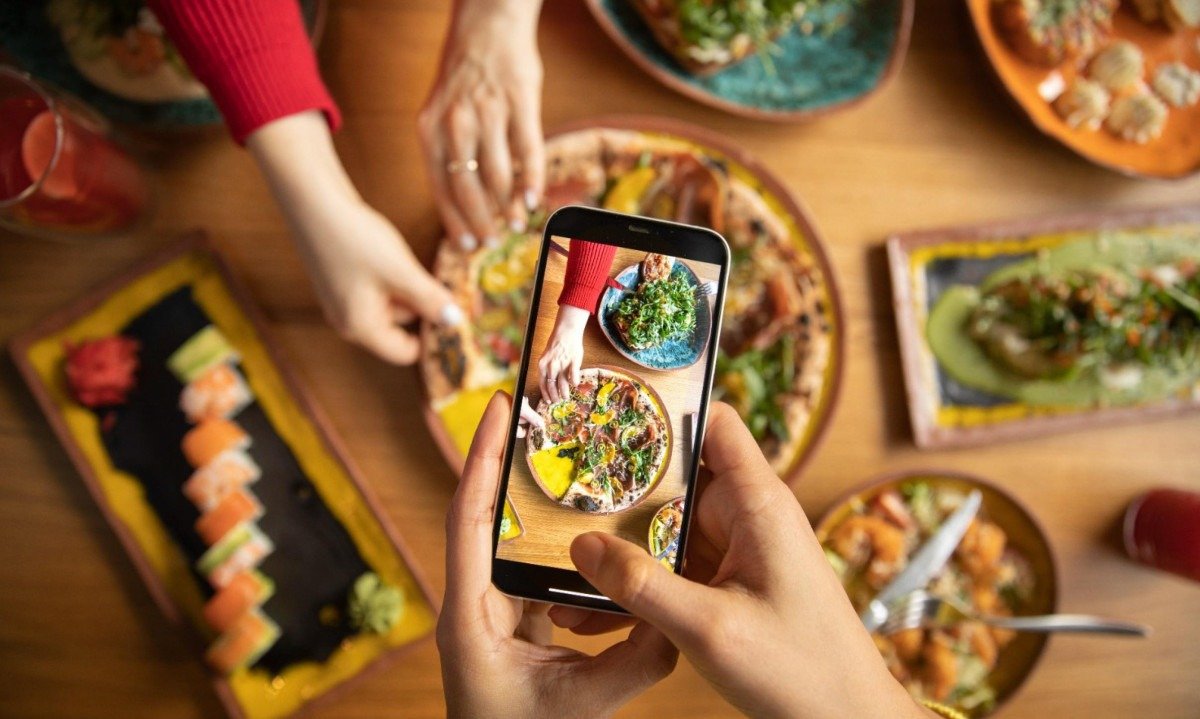 Proibições geram debate sobre presença de influenciadores em restaurantes