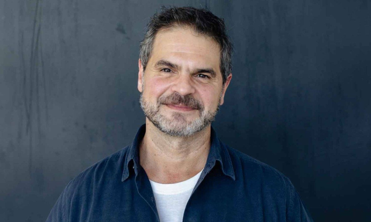O escritor, tradutor e editor Rodrigo Lacerda - (crédito: RENATO PARADA/DIVULGAÇÃO)