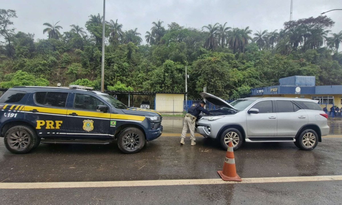 Polícia Federal apreende carro clonado em Sabará, na Região Metropolitana de BH - (crédito: Polícia Rodoviária Federal/Divulgação )