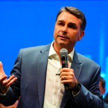 O que o entorno de Flávio Bolsonaro espera do debate da Band - Foto: Vittor Sales/Divulgação Campanha Flávio Bolsonaro