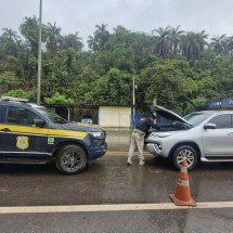 Grande BH: dois homens são presos com carro clonado na BR-381 - Polícia Rodoviária Federal/Divulgação 