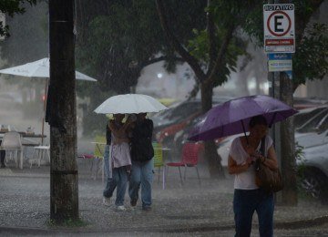  Inmet emite alerta de tempestade para esta sexta-feira (16/10) -  (crédito:  Tulio Santos/EM/D.A. )