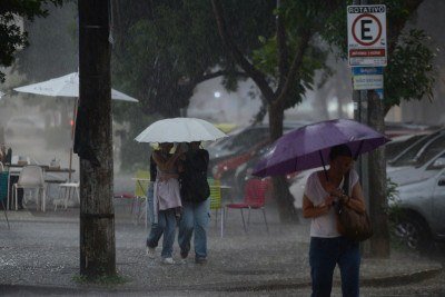  Inmet emite alerta de tempestade para esta sexta-feira (16/10) -  (crédito:  Tulio Santos/EM/D.A. )