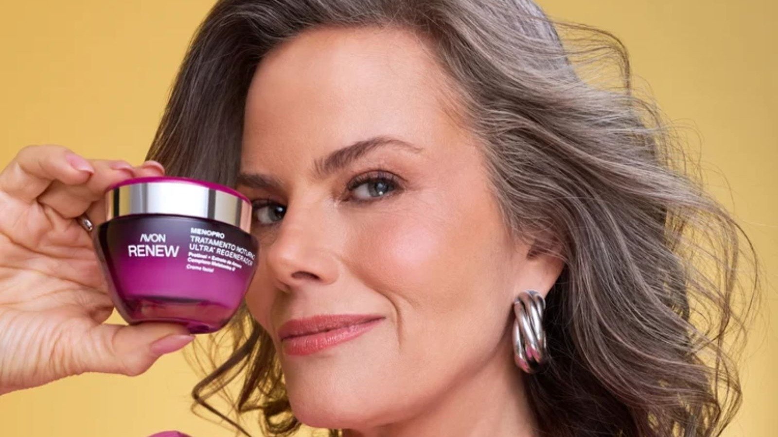 Avon Renew lança linha de cuidados para a pele na menopausa