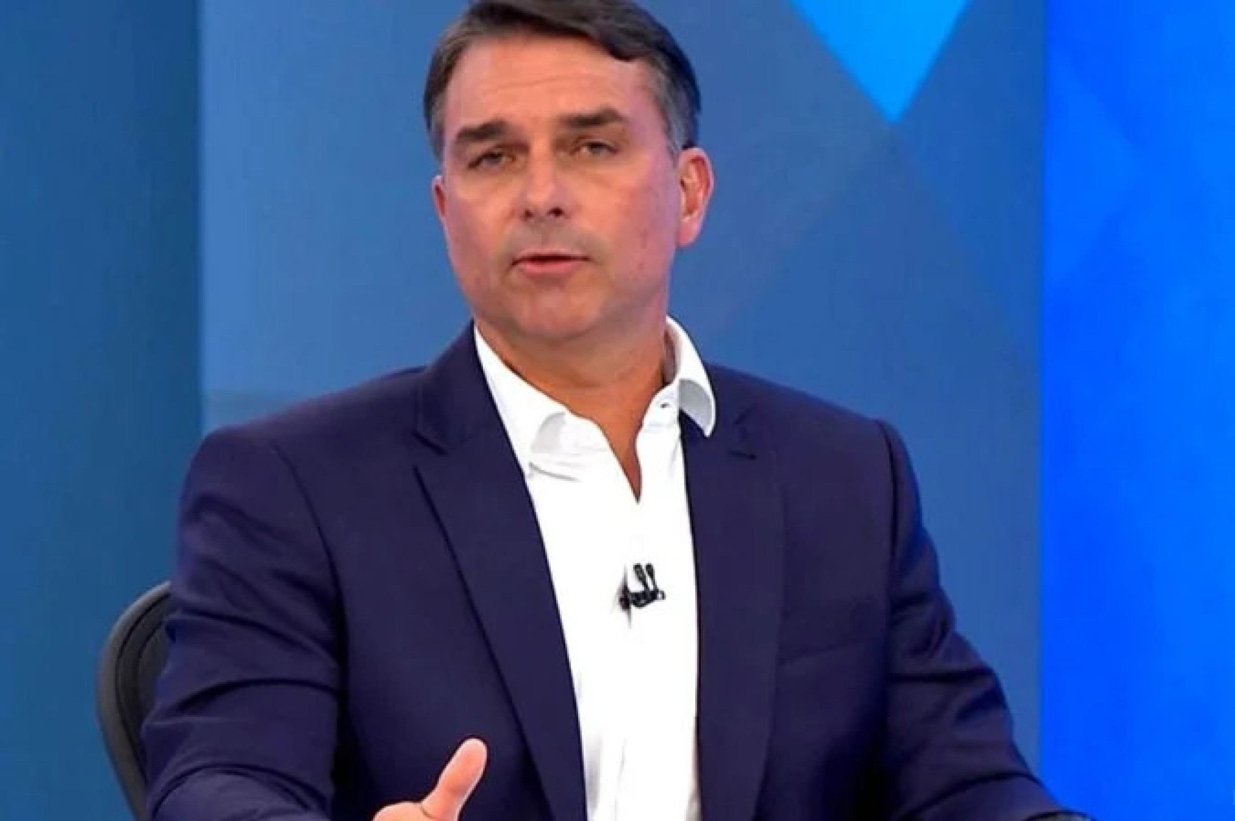 Flávio: "tesouraço" virá diminuição de ministérios e venda de imóveis da União