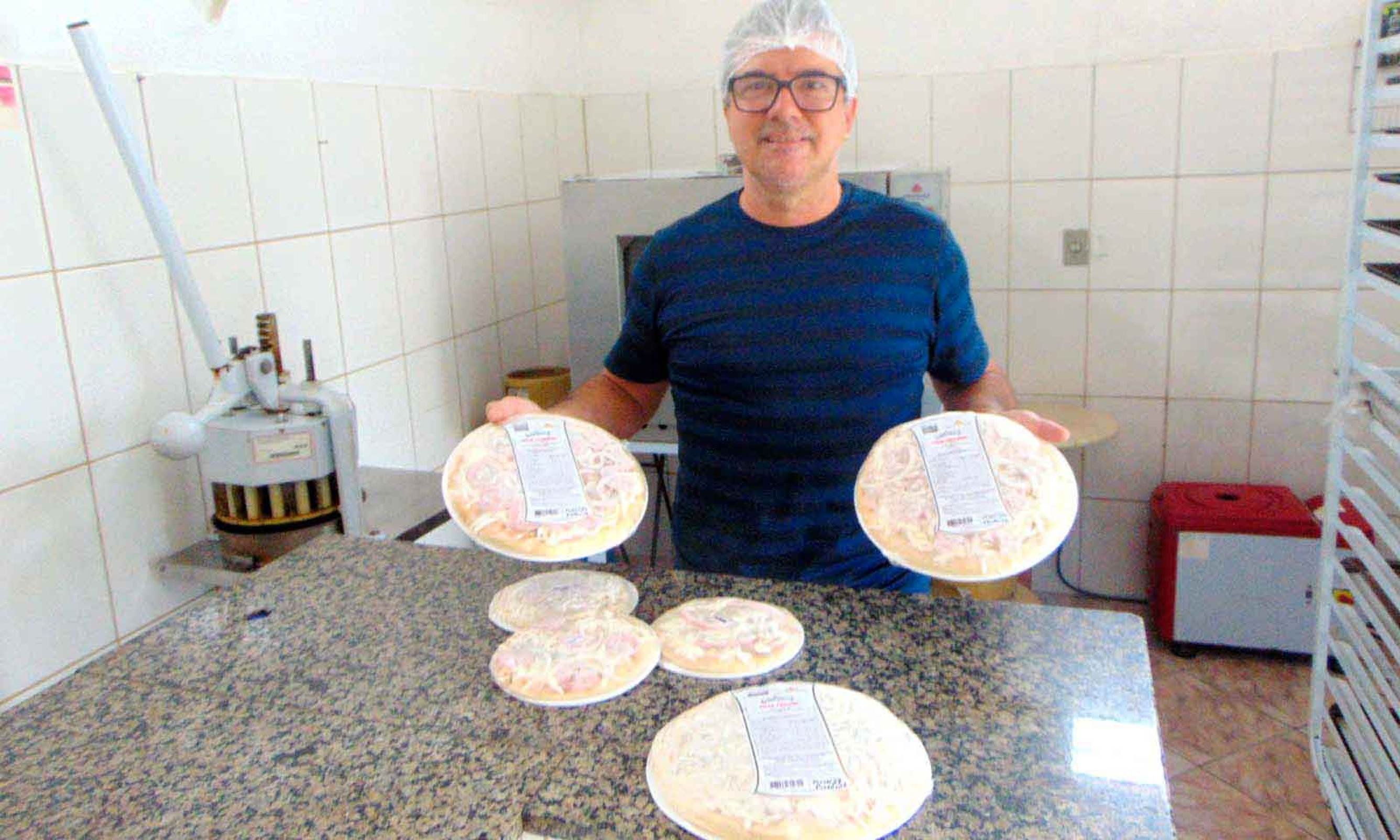 Agostinho Lopes se formalizou E tentou abrir um bar, mas acabou na produ&ccedil;&atilde;o de pizzas. Hoje, j&aacute; calcula se vai SUPERar teto de faturamento