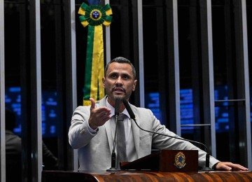 Cleitinho fez discurso no Senado na quinta-feira, passou mal depois do pronunciamento e está de repouso em casa -  (crédito: Carlos Moura/Agência Senado)