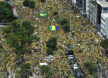 No primeiro turno, Flávio Bolsonaro saiu na frente contra Lula -  (crédito:  Divulgação/Campanha Flávio Bolsonaro)