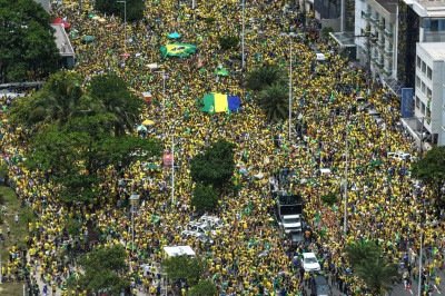 No primeiro turno, Flávio Bolsonaro saiu na frente contra Lula -  (crédito:  Divulgação/Campanha Flávio Bolsonaro)