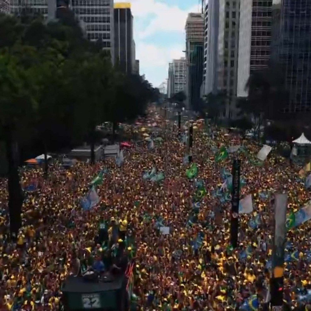 Flávio na Paulista: 'Brasil está sem presidente, mas é por pouco tempo'