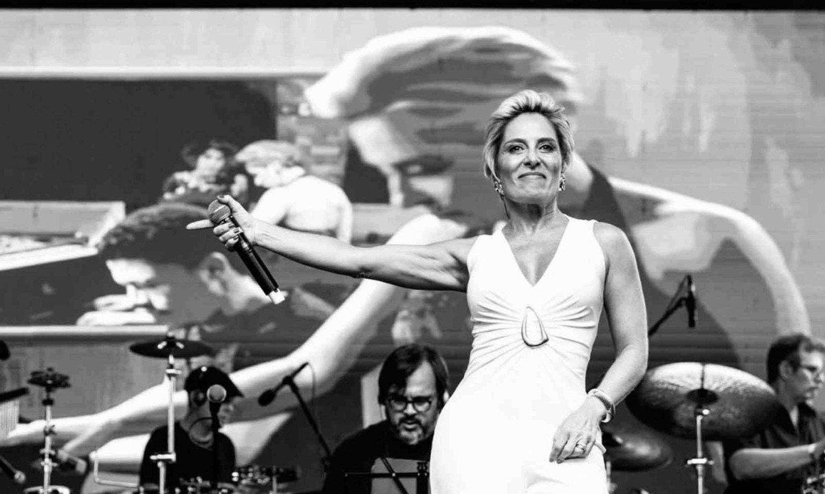 Renata Ara&uacute;jo interpreta 'Cavalgada', cl&aacute;ssico do repert&oacute;rio rom&acirc;ntico brasileiro, em ritmo de tango

 -  (crédito: Facebook/reprodu&ccedil;&atilde;o)