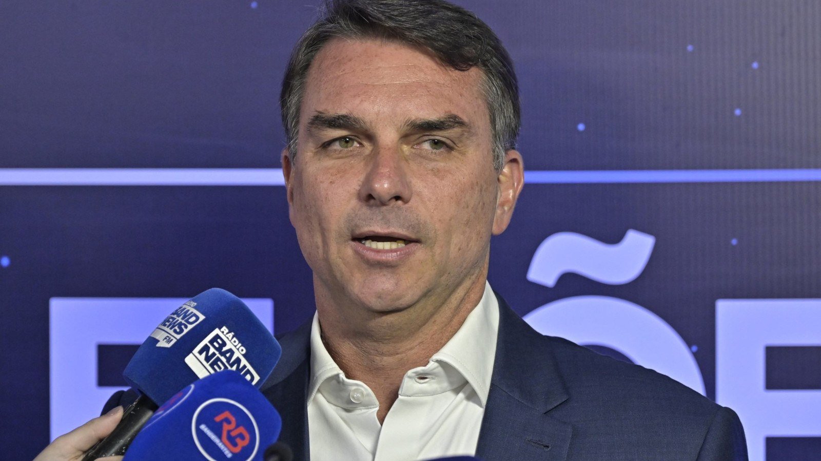 Flávio para Lula: ‘Vou te dar uma cortesia para assistir ao filme do Bolson