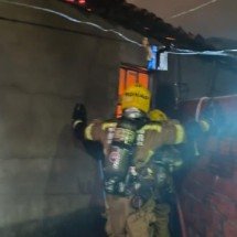 MG: família é expulsa de casa por incêndio, que pode ser criminoso - CBMMG