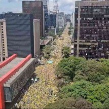 Flávio Bolsonaro reúne apoiadores na Paulista para manifestação - Reprodução/TV Globo
