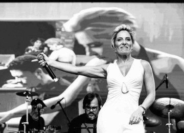 Renata Ara&uacute;jo interpreta 'Cavalgada', cl&aacute;ssico do repert&oacute;rio rom&acirc;ntico brasileiro, em ritmo de tango

 -  (crédito: Facebook/reprodu&ccedil;&atilde;o)