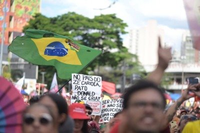 O evento foi convocado pelas redes sociais, por estudantes e integrantes de movimentos sociais, em busca de apoio na reta final da campanha de segundo turno. -  (crédito: Leandro Couri/EM / D.A Press)