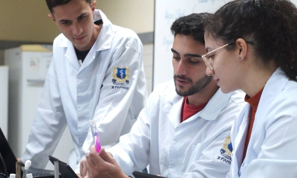 A decisão da instituição de ensino envolve fatores como oportunidades de aprendizado e contato com diversas realidades profissionais - (crédito: FAMINAS / Divulgação)