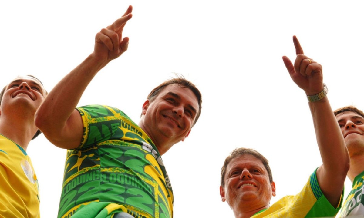 ‘Se fosse o Tarcísio, não teria sobrado mais nada do Lula’ - (crédito: Foto: Charles Vieira/Divulgação Campanha Flávio Bolsonaro)